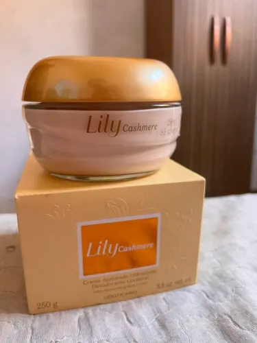 Hidratante Lily Cashmere 250g - O Boticário | Novo e Lacrado