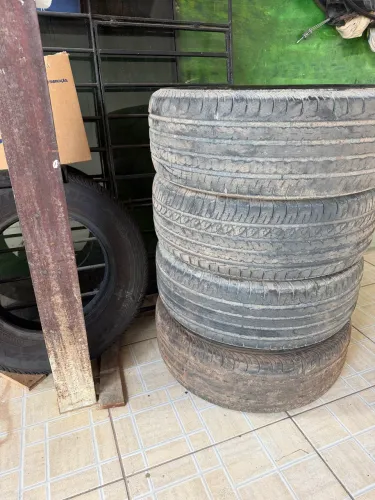 Vendo 4 pneus 205 60 15