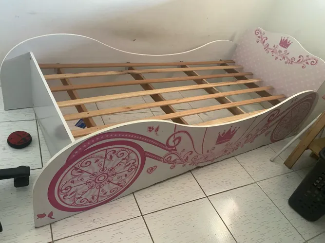 Cama de criança para doação 