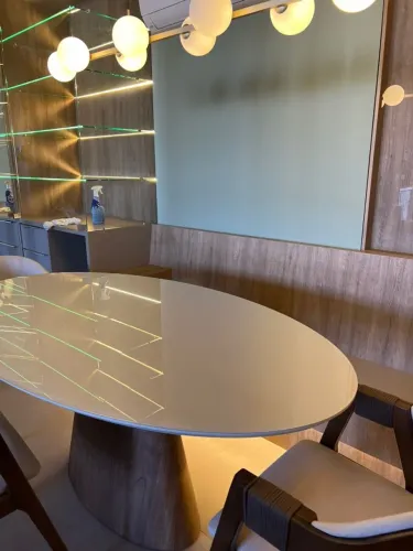Mesa de Jantar Oval Alto Padrão