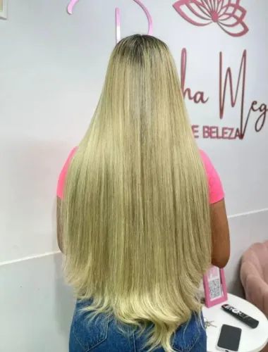 Aplicação de mega hair