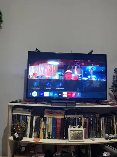 Tv 43 polegadas Smart acompanha pezinho e controle