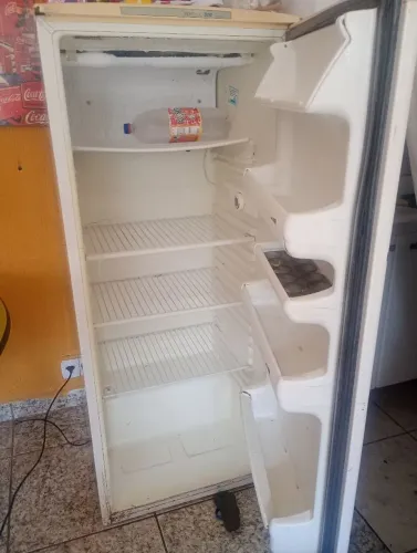 Geladeira usada em perfeito estado
