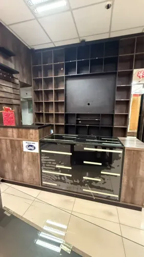 Loja completa  Balcão , araras , vitrine , provadores , balcão caixa