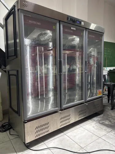 Geladeira expositora