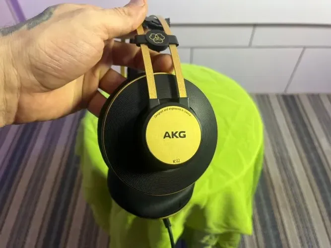 Fone de Ouvido AKG K92 Over-Ear Fechado Estúdio Monitor - Usado