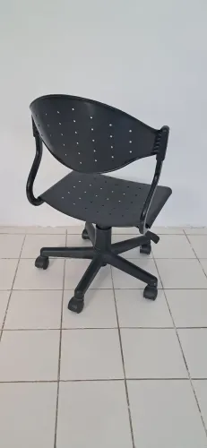 Cadeira de escritório simples