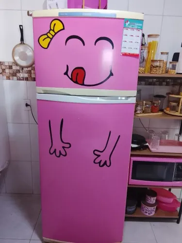 Geladeira rosa