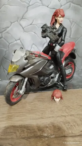 Viúva Negra Ultimate com moto Marvel Legends 