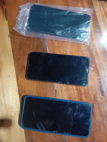 Vendo 2 telefone pra peça 150 os dois