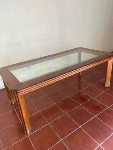 Mesa de madeira maciça