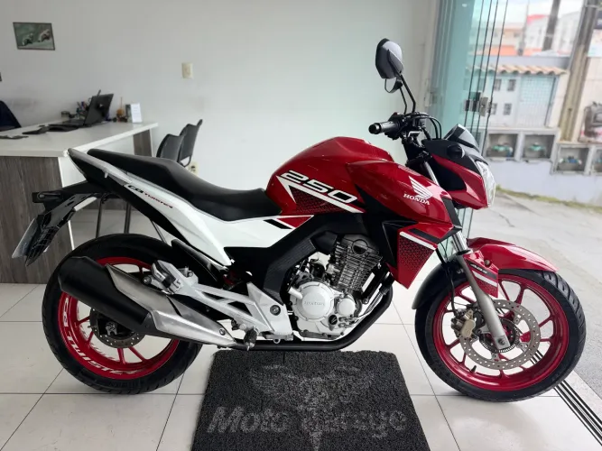 Honda CB Twister 250 Abs - 2022 BAIXO KM