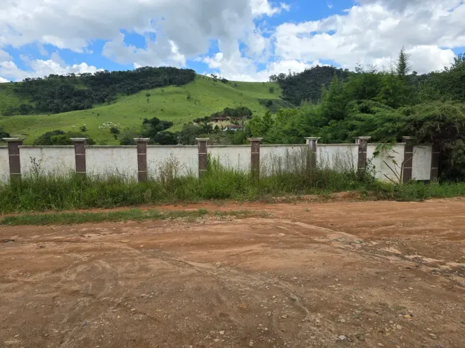 lindo terreno plano de 1800 metros em Itapeva-MG com escritura