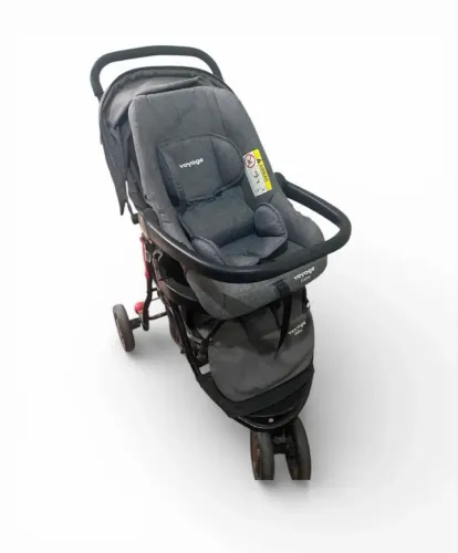 Carrinho com bebê conforto - Voyage