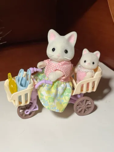 Sylvanian Families bicicleta + Mamãe e bebê gato seda
