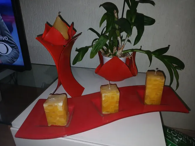 Enfeites e velas de mesa