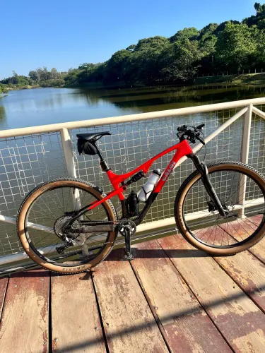 Bicicleta Caloi Elite Carbon FS 2021 Toda original com kit tubless - impecável