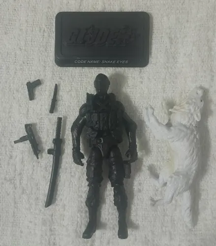 GI Joe Snake Eyes com lobo