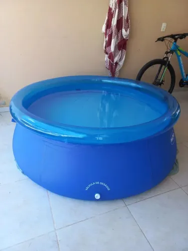 Piscina Com Mais Bomba Infladora da Borda, 1.000 litros de Capacidade