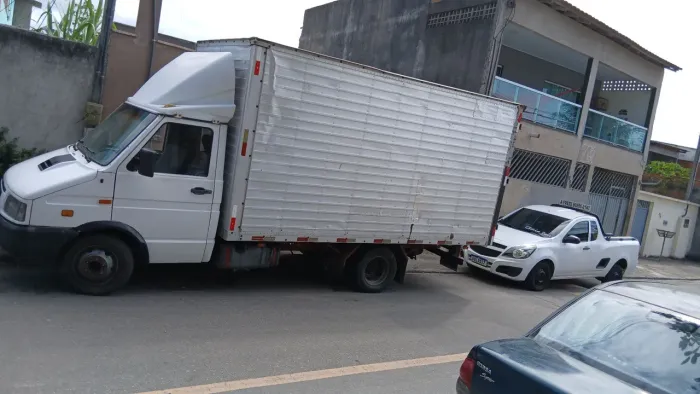 Mudança e fretes caminhão baú e montagem de móveis 