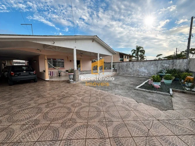 Casa com espaço de terreno em Guaratuba PR