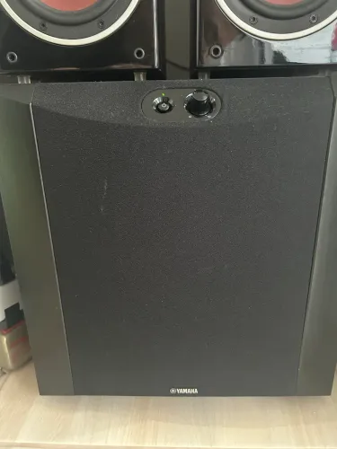 Yamaha SW300 250w 10 pol subwoofer 18kg
