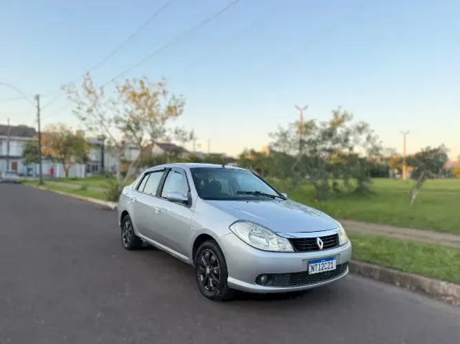 Renault Symbol Privilège Hi-flex 1.6 16V 4P 2010