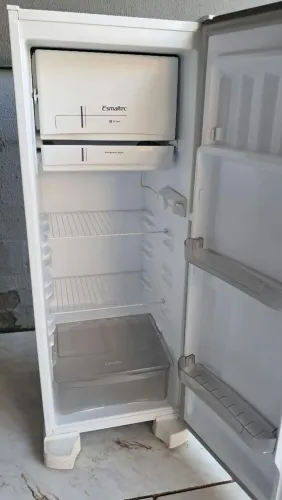 Geladeira Semi Nova - Faço Entrega
