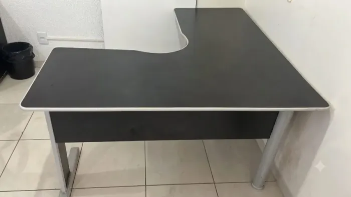 Mesa de Escritório em L (Canto) - Conservada / Caldas Novas
