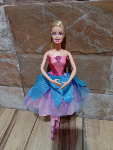 Boneca Barbie bailarina.