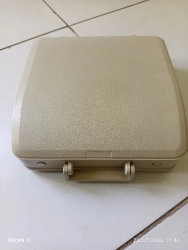 Máquina de escrever Hermes Baby