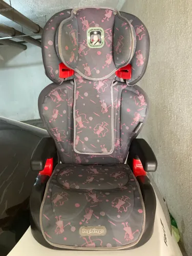 Assento elevado com encosto Protege