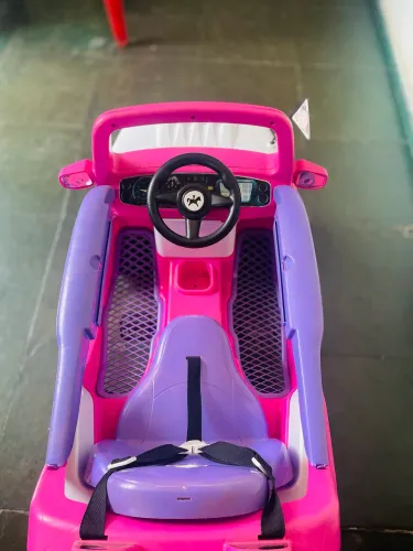 Carrinho Jeep infantil muito conservado 