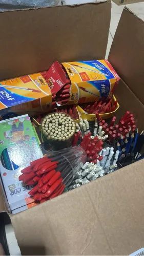 Materiais de papelaria novos