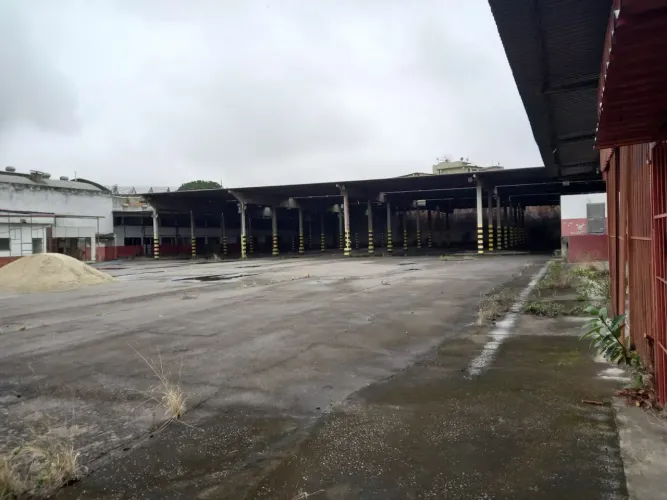 Galpão para aluguel com cerca de 4692m2 no coração de Bonsucesso - Rio de Janeiro - RJ