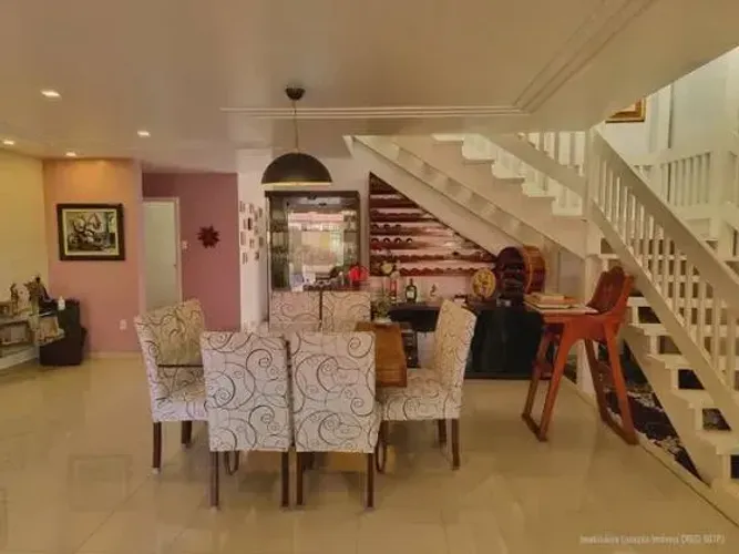 Condomínio Aristocrático, Casa Duplex com 5 Suítes + Escritórios, Espaço Gourmet, Piscina,