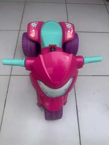 Moto Elétrica Infantil 6V 2 Marchas Bandeirante