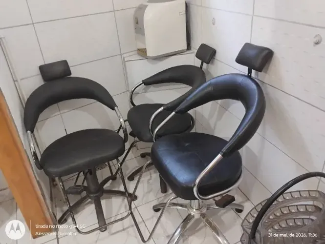 Vendo 3 cadeiras de cabeleireiro bem conservadas