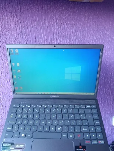 Vendo notebook bom para estudos com bateria de longa duração, carregador, Windows 10 