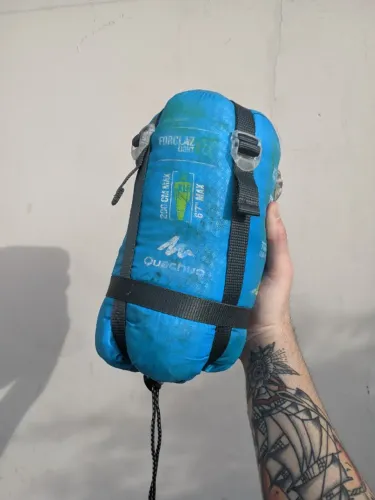 saco de dormir quechua forclaz 15 serigrafia levemente apagada trilha trekking camping