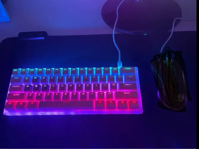 Teclado gamer Gamakay K61 60%
