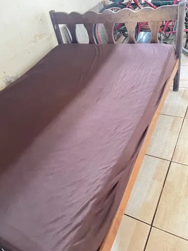Vende-se cama de casal