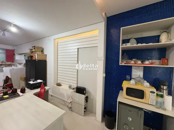 Sala disponível para venda no bairro Santa Mônica em Uberlândia-MG