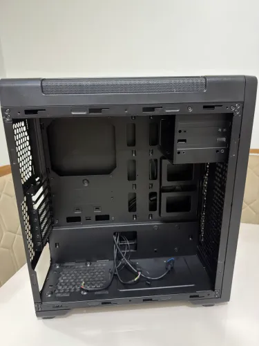 GABINETE THERMALTAKE VERSA C21 RGB Passo cartão