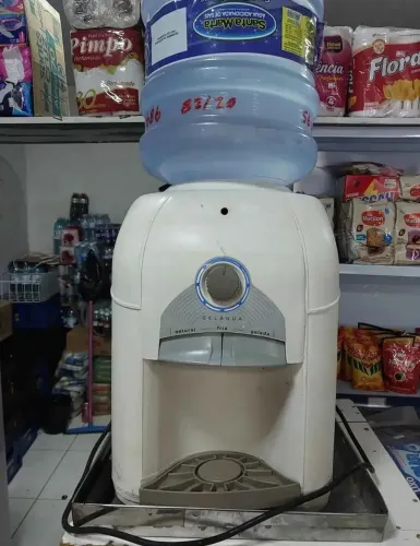 Gelagua de mesa 