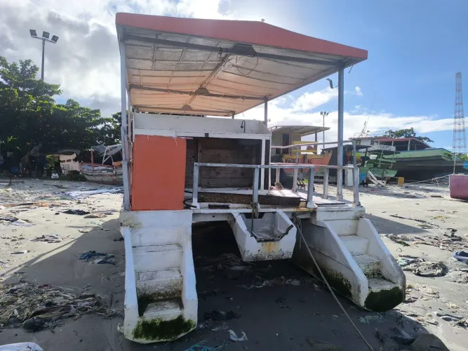 Catamarã *