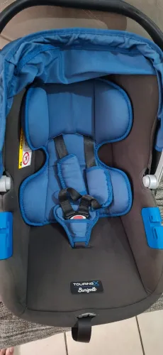 Carrinho e bebê conforto BURIGOTTO em perfeito estado. Preto com detalhes azuis