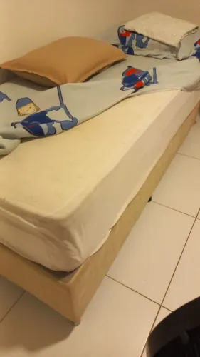 Cama box solteirão King molas ençacadas . Marca anjos.