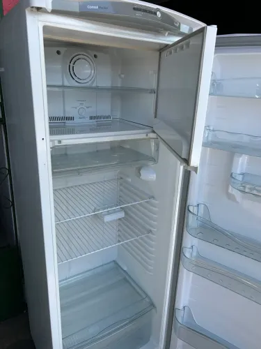 Geladeira e armários