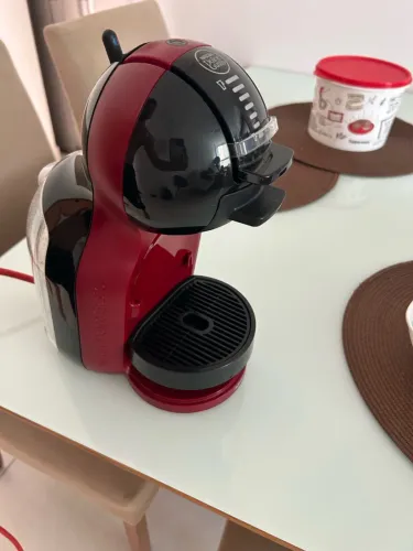 Cafeteira Nescafé Dolce Gusto Mini Me Vermelha E Preta 110v